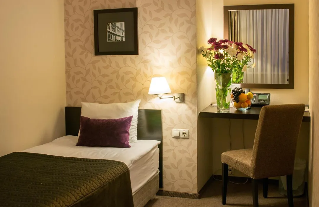 Riverside- Hotel And Mice-1